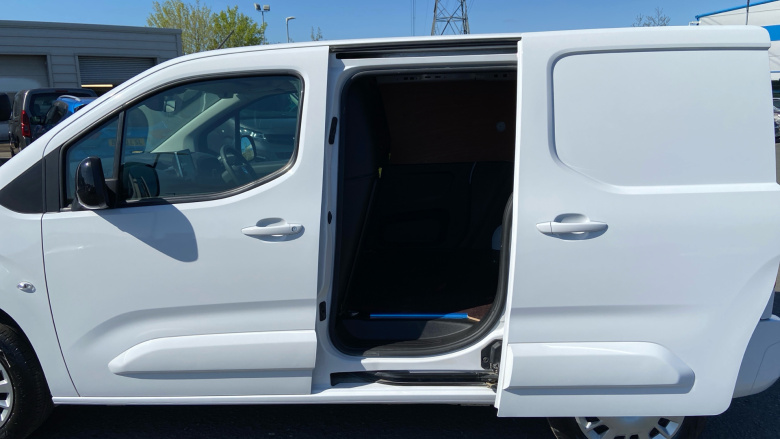 Vauxhall Combo Cargo Combo L1 Diesel 2300 1.5 Turbo D 100ps H1 Pro Van